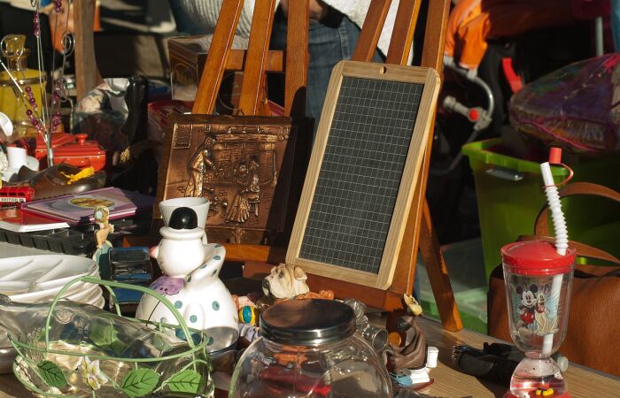 flea-market-1732562_1280 (2).jpg © jackmac34 - Pixabay