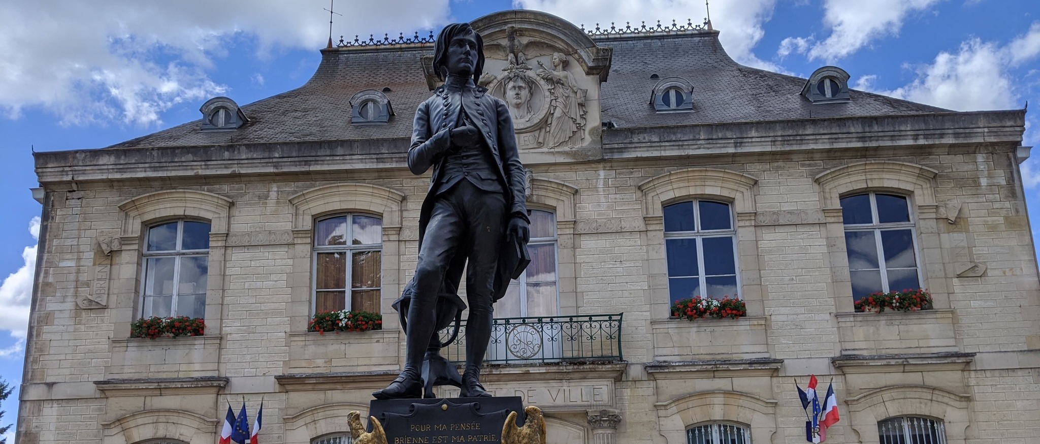 Grands Lacs de Champagne - Hôtel de ville et statue ©A. Loison (11) (1) (1) (1)